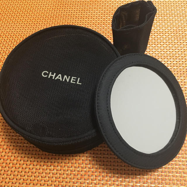 CHANEL(シャネル)のシャネルポーチ レディースのファッション小物(ポーチ)の商品写真