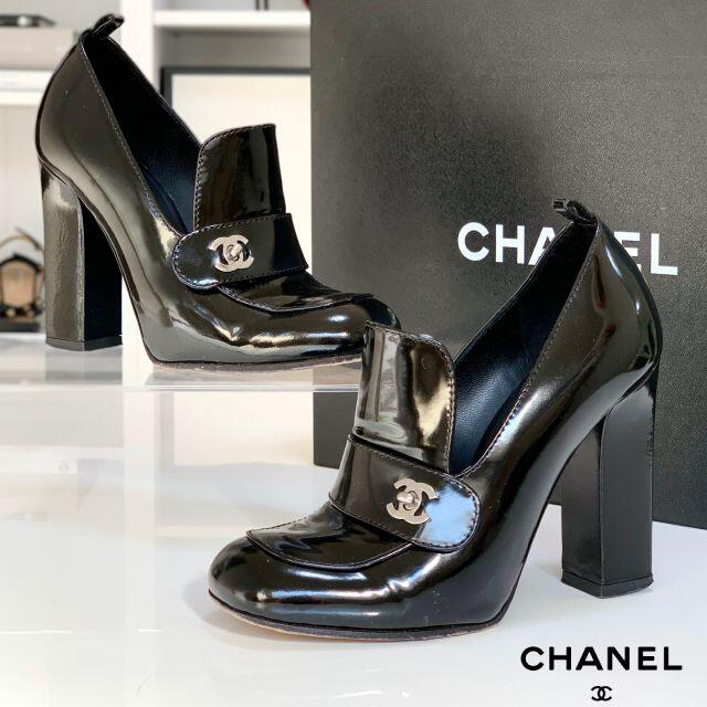 CHANEL(シャネル)の758 シャネル パテント ターンロック ヒールローファー 黒 レディースの靴/シューズ(ハイヒール/パンプス)の商品写真