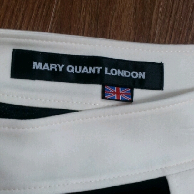 MARY QUANT(マリークワント)のMARY QUANT☆ブローチ付きSK レディースのスカート(ミニスカート)の商品写真