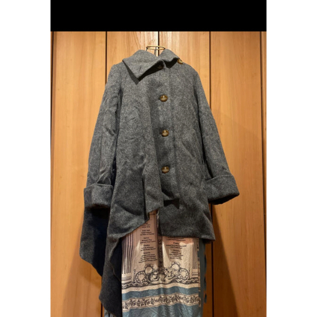 Vivienne Westwood(ヴィヴィアンウエストウッド)のvivienne アシンメトリー コート 新品 タグ付き　グレー レディースのジャケット/アウター(ロングコート)の商品写真