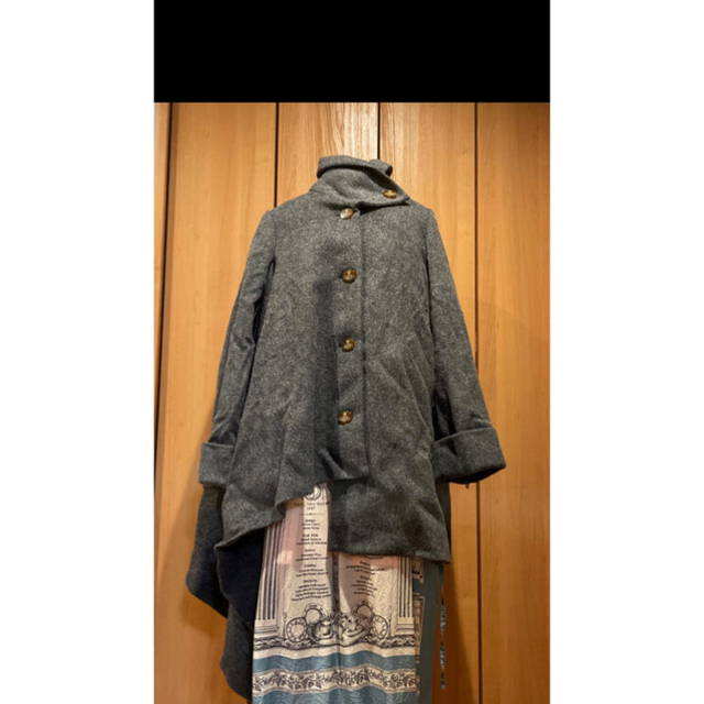 Vivienne Westwood(ヴィヴィアンウエストウッド)のvivienne アシンメトリー コート 新品 タグ付き　グレー レディースのジャケット/アウター(ロングコート)の商品写真