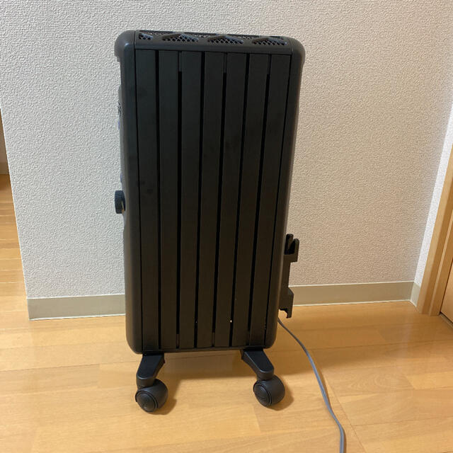 DeLonghi(デロンギ)のデロンギ　オイルヒーター　MDHU9PB スマホ/家電/カメラの冷暖房/空調(オイルヒーター)の商品写真