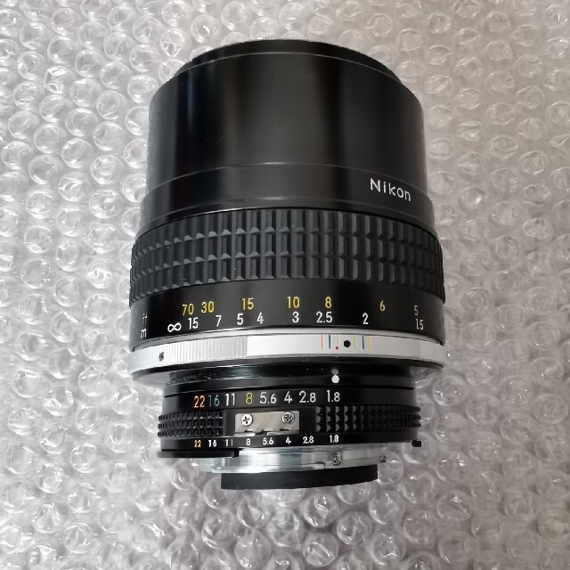 Nikon(ニコン)のニコンのレンズ　NIKKOR 105mm 1:1.8  スマホ/家電/カメラのカメラ(レンズ(単焦点))の商品写真