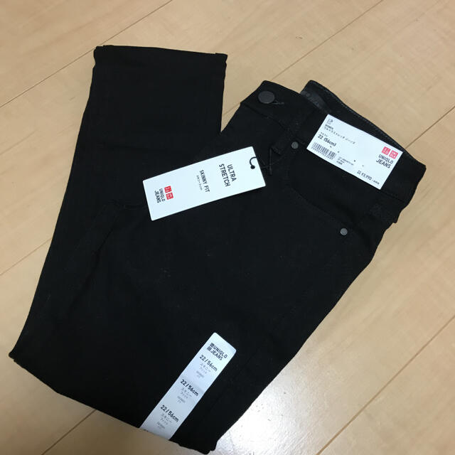 UNIQLO(ユニクロ)のタグ付き新品☆UNIQLO☆ウルトラストレッチジーンズ☆ブラック22 レディースのパンツ(デニム/ジーンズ)の商品写真