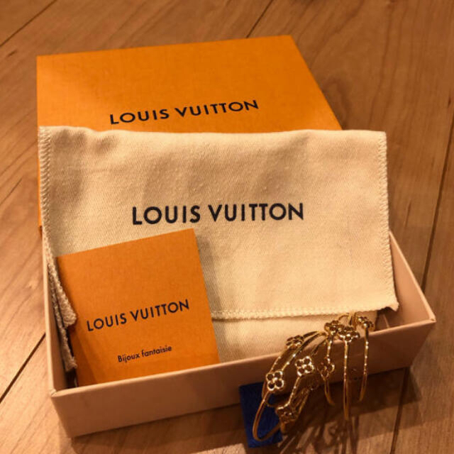 LOUIS VUITTON(ルイヴィトン)のルイヴィトン　　フラワーフルピアス レディースのアクセサリー(ピアス)の商品写真