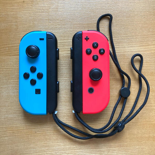 Nintendo Switch - ニンテンドーSwitch ジョイコン ストラップ付きの ...