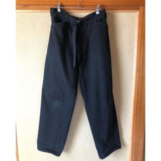 コモリ(COMOLI)の♯2154様専用　comoli ベルテッドデニムパンツ　ブラック　サイズ2(デニム/ジーンズ)