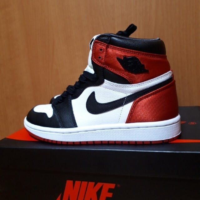 【美品・タグ有り】AJ1 Satin WMNS Black Toe