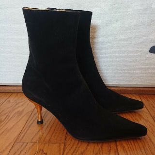 サルヴァトーレフェラガモ(Salvatore Ferragamo)の最終価格★Ferragamoフェラガモ ショートブーツ ブラック ゴールドヒール(ブーツ)