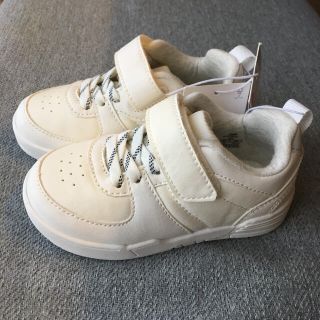 ザラキッズ(ZARA KIDS)のZARA  キッズスニーカー　白　14.3cm(スニーカー)