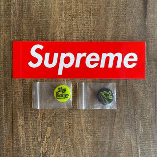 シュプリーム(Supreme)のsupreme 缶バッジ 2個 stay positive button バッチ(その他)