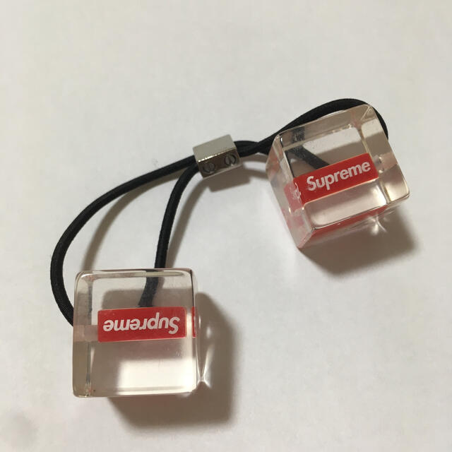 Supreme(シュプリーム)のsupreme 18SS hair bobbles 1個 アクセサリー レディースのヘアアクセサリー(ヘアゴム/シュシュ)の商品写真