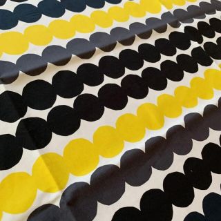 マリメッコ(marimekko)の新品★marimekko はぎれ　生地　rasymatto イエロー　ブラック(生地/糸)