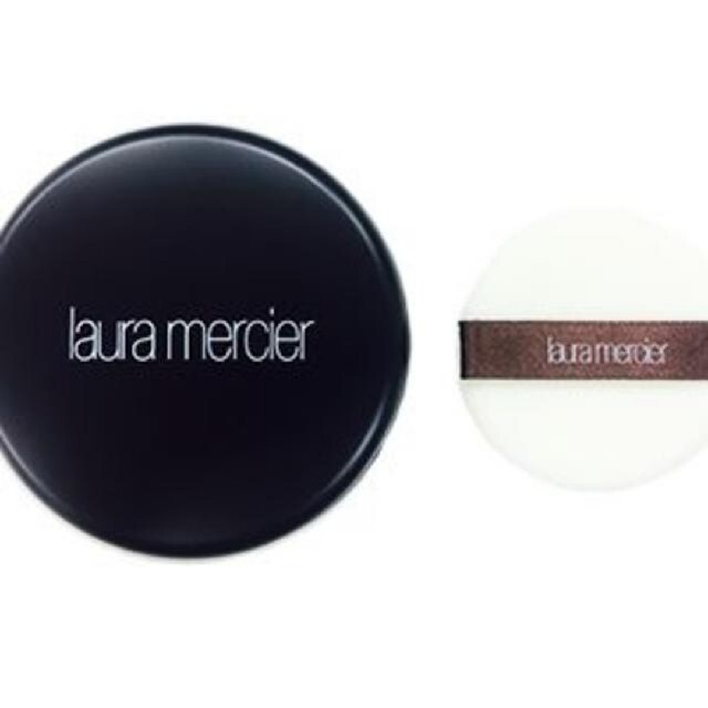 laura mercier(ローラメルシエ)の★ローラメルシエ★　 ルースセッティングパウダー 携帯用ケース （非売品） コスメ/美容のベースメイク/化粧品(その他)の商品写真