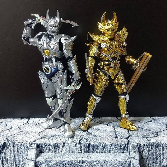 真骨彫製法　S.H.Figuarts 黄金騎士牙狼（冴島鋼牙）＆銀河騎士ゼロ