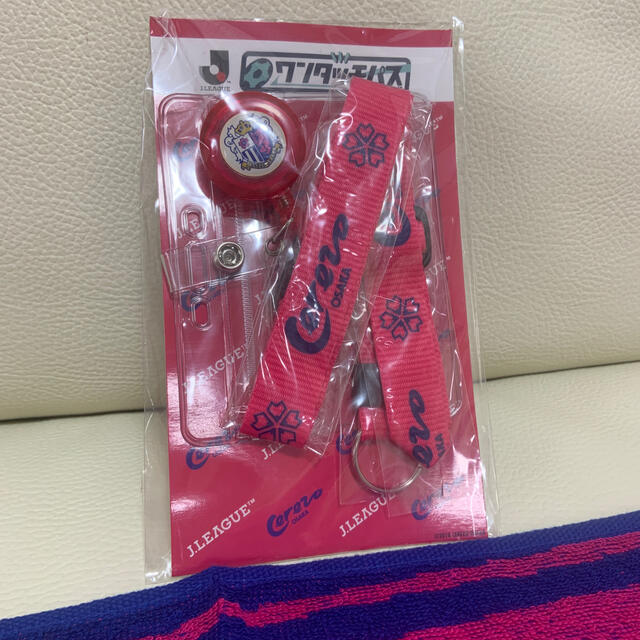 セレッソ大阪　マフラータオル　ネックホルダー スポーツ/アウトドアのサッカー/フットサル(記念品/関連グッズ)の商品写真