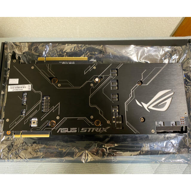 ASUS(エイスース)のASUS ROG-STRIX-RTX2080TI-O11G-GAMING スマホ/家電/カメラのPC/タブレット(PCパーツ)の商品写真