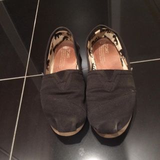 トムズ(TOMS)のトムス W7.5(スリッポン/モカシン)