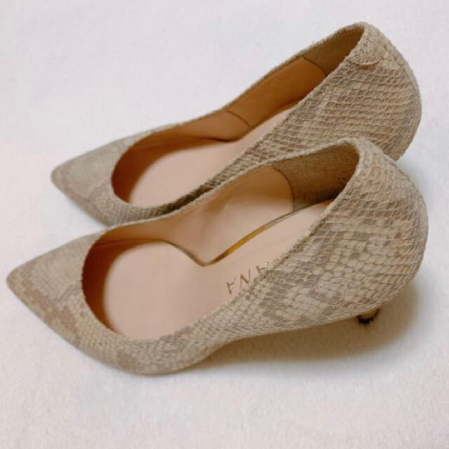 DIANA(ダイアナ)のDIANA パイソン柄 パンプス レディースの靴/シューズ(ハイヒール/パンプス)の商品写真