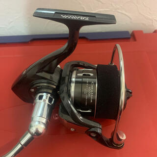 ダイワ(DAIWA)のキャタリナ4500H ゴメクサスノブ付き(リール)