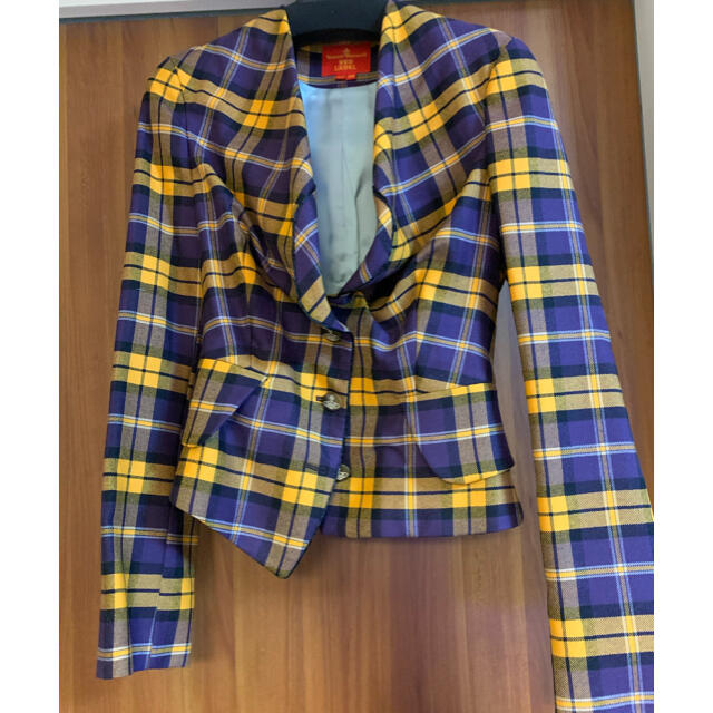Vivienne Westwood(ヴィヴィアンウエストウッド)のヴィヴィアン   イタリア製　ジャケット レディースのジャケット/アウター(ノーカラージャケット)の商品写真