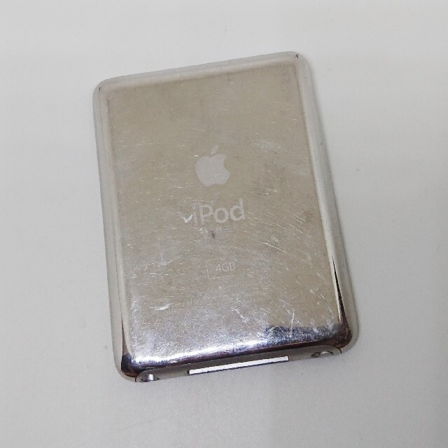 Apple(アップル)のA1236 iPod nano 第3世代 4GB シルバー ソリティア ゲーム内 スマホ/家電/カメラのオーディオ機器(ポータブルプレーヤー)の商品写真