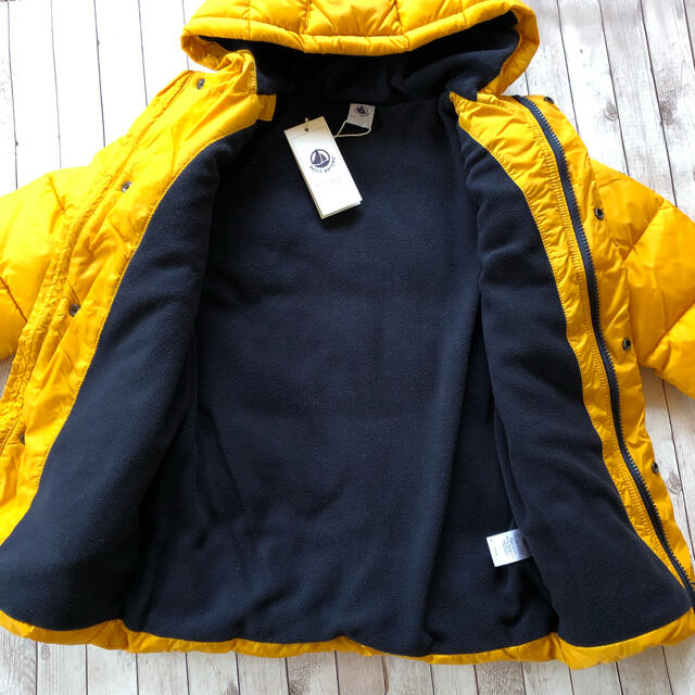 PETIT BATEAU(プチバトー)のyamami様専用☆プチバトー イエロー コート キッズ/ベビー/マタニティのキッズ服男の子用(90cm~)(コート)の商品写真