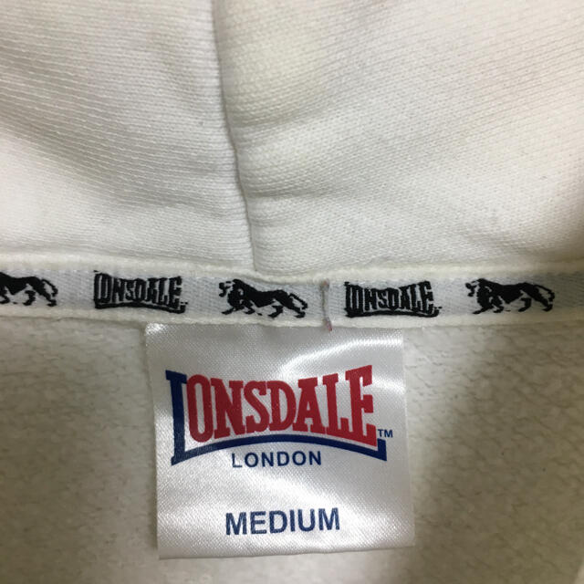 LONSDALE(ロンズデール)の古着　ロンズデール　フロントロゴパーカー メンズのトップス(パーカー)の商品写真