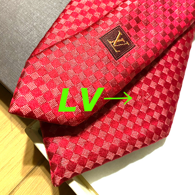 ルイヴィトン　LOUIS VUITTON レッド　ネクタイ