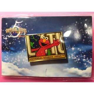 ユニバーサルスタジオジャパン(USJ)の新品　ユニバ　セサミストリート　エルモ　ピンバッジ(バッジ/ピンバッジ)