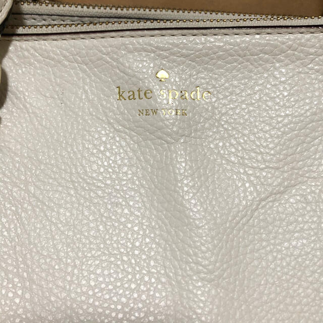 kate spade new york(ケイトスペードニューヨーク)のケイトスペード　A4サイズ　バッグ　ホワイト レディースのバッグ(ハンドバッグ)の商品写真