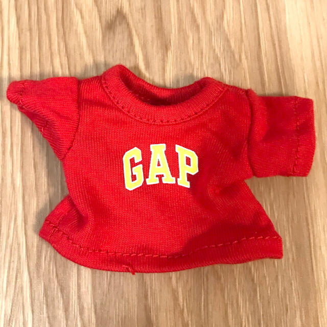 GAP(ギャップ)のギャップ  ガチャガチャ 赤 レッド 激レア かわいい ぬいぐるみ  着せ替え エンタメ/ホビーのおもちゃ/ぬいぐるみ(ぬいぐるみ)の商品写真