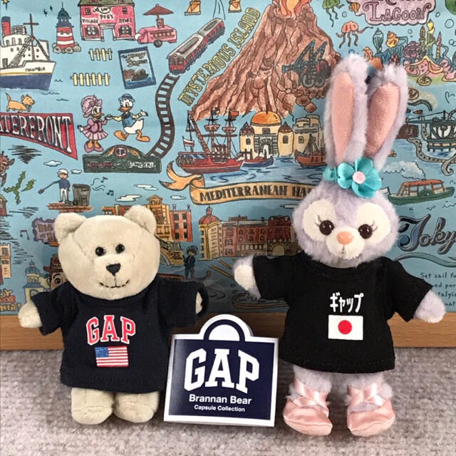 GAP(ギャップ)のギャップ  ガチャガチャ 赤 レッド 激レア かわいい ぬいぐるみ  着せ替え エンタメ/ホビーのおもちゃ/ぬいぐるみ(ぬいぐるみ)の商品写真