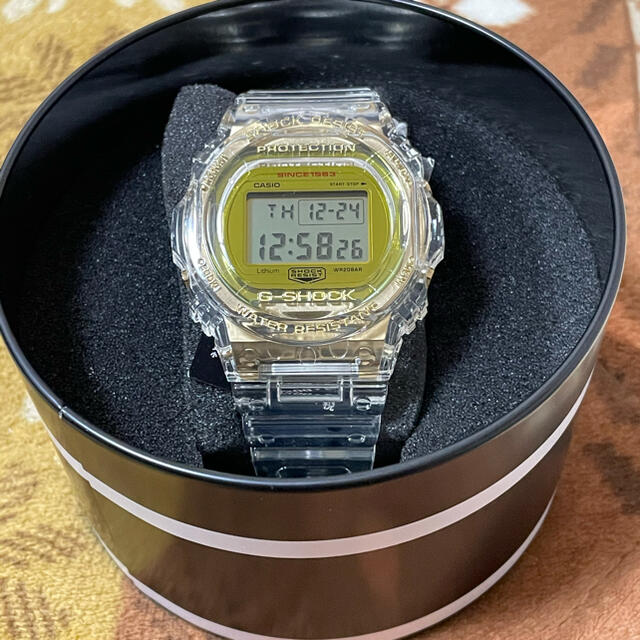 G-SHOCK35周年モデルDW-5735E-7JRスクリューバック