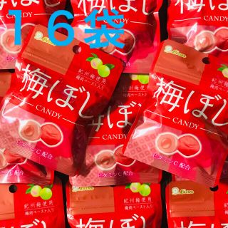 ライオン(LION)の【超お得な１６袋‼️おいしい梅ぼし飴】紀州梅干し 使用(菓子/デザート)