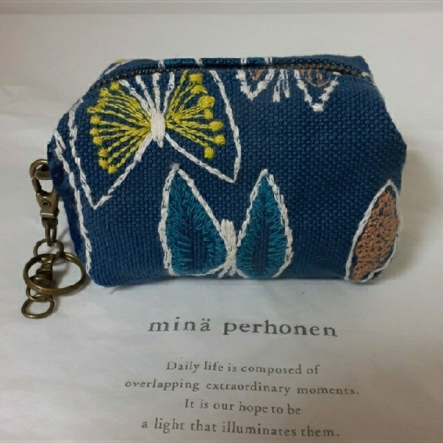 mina perhonen(ミナペルホネン)のミナペルホネン Sky Flower 大きめ✨リップ、キーケース✨ ハンドメイドのファッション小物(キーケース/名刺入れ)の商品写真
