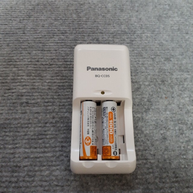 Panasonic(パナソニック)のニッケル電池（単３、単４兼用）充電器 スマホ/家電/カメラのスマホ/家電/カメラ その他(その他)の商品写真