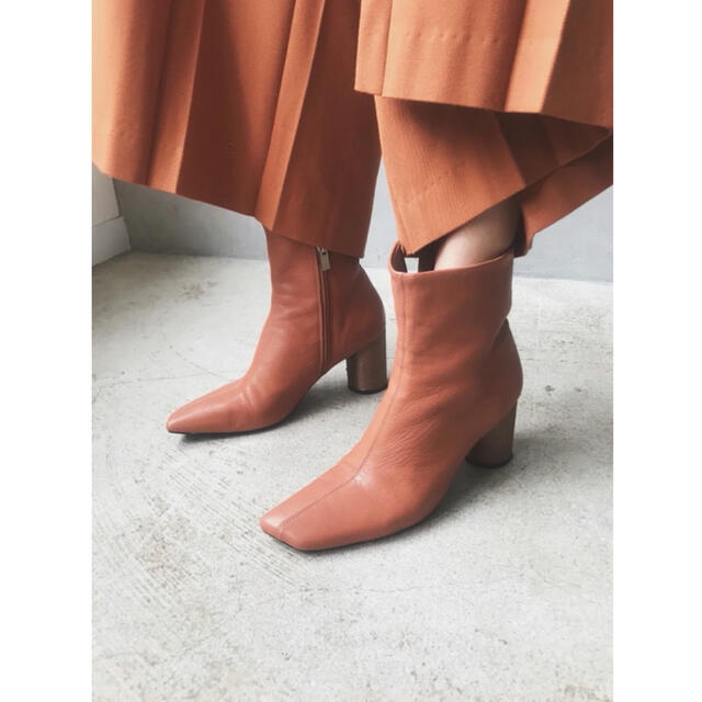 Ameri Vintage WOOD CIRCLE HEEL BOOTS