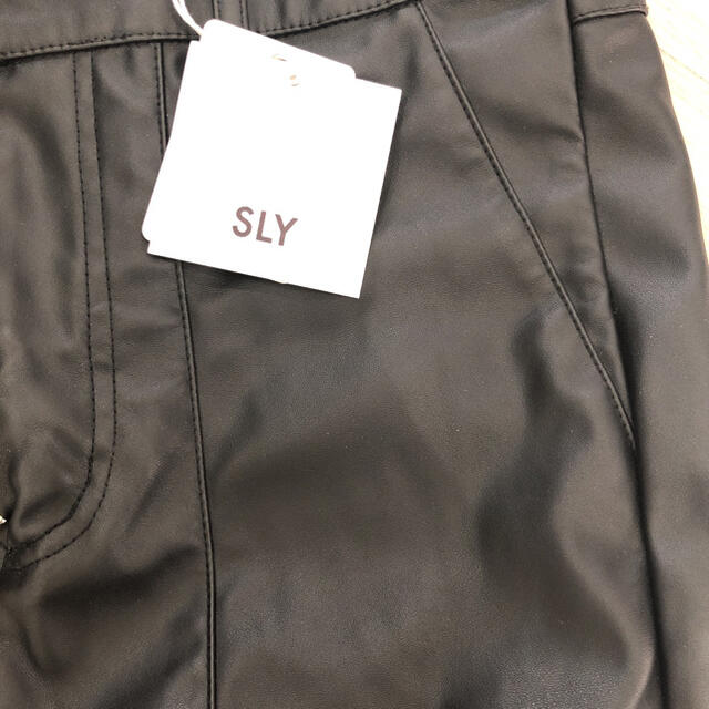 SLY(スライ)の新品　SLY レザー風レースアップパンツ レディースのパンツ(カジュアルパンツ)の商品写真