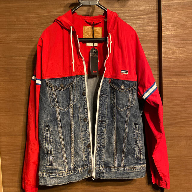 Levi's(リーバイス)のリーバイス　新品未使用フード付きパーカー　ドッキング メンズのトップス(パーカー)の商品写真