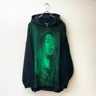 ベルシュカ(Bershka)の【専用】2枚 Billie Eilish オーバーサイズ フーディ (パーカー)