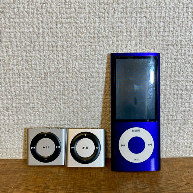 Apple(アップル)のiPod shuffle おまけ付き スマホ/家電/カメラのオーディオ機器(ポータブルプレーヤー)の商品写真