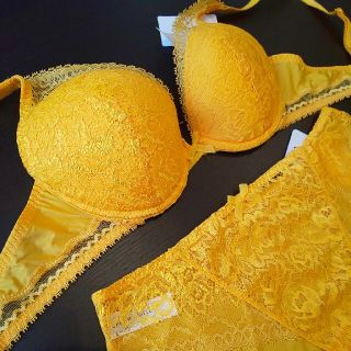 シモーヌペレール(Simone Perele)の☆シモーヌペレーヌ SIMONE　PERELE☆ワコール B75 新品(ブラ&ショーツセット)