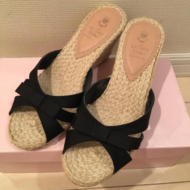 tiara(ティアラ)のティアラの人気夏リボンサンダル美品 レディースの靴/シューズ(サンダル)の商品写真
