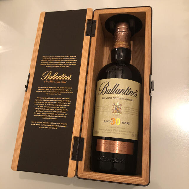 バランタイン30年 700ml 木箱入り 某Aプライムで25,800円-