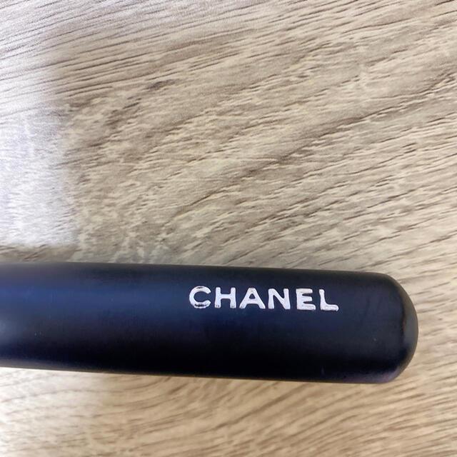 CHANEL(シャネル)のCHANEL フェイスブラシ コスメ/美容のメイク道具/ケアグッズ(チーク/フェイスブラシ)の商品写真