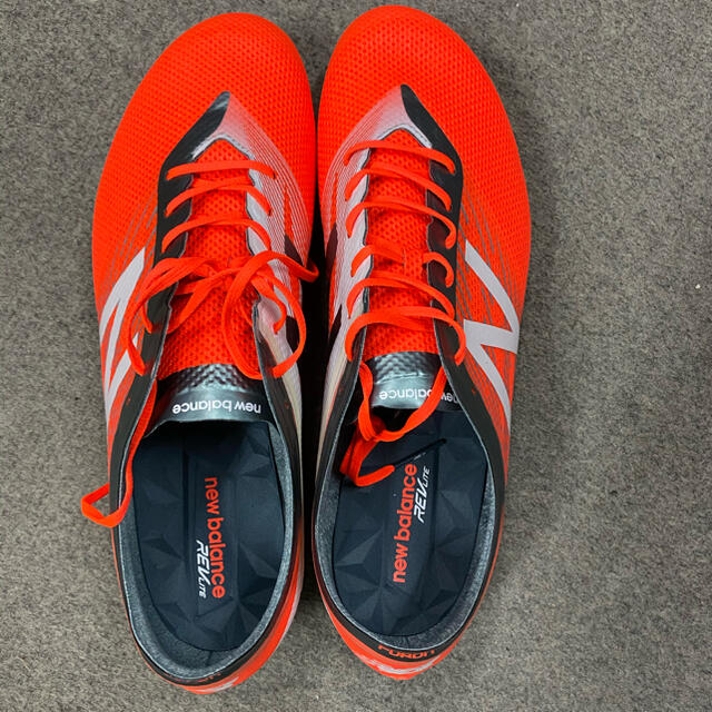 New Balance(ニューバランス)のニューバランスサッカースパイクFURON MID HG新品同様未使用品 スポーツ/アウトドアのサッカー/フットサル(シューズ)の商品写真