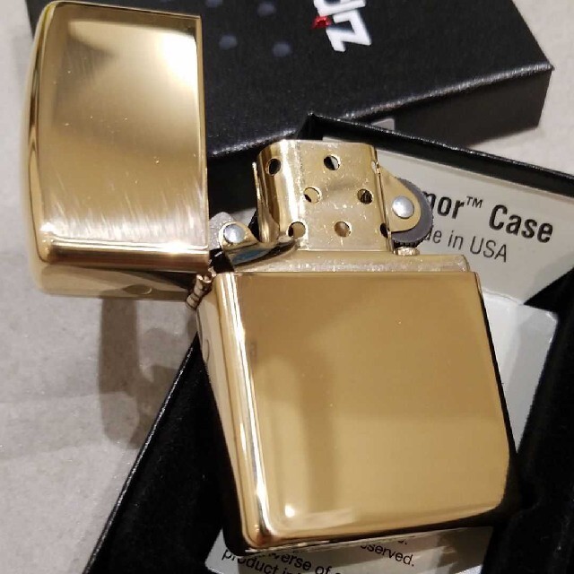 ZIPPO(ジッポー)の【新品】【未使用】ZIPPOゴールドアーマー真鍮　鏡面仕上 ポリッシュ メンズのファッション小物(タバコグッズ)の商品写真