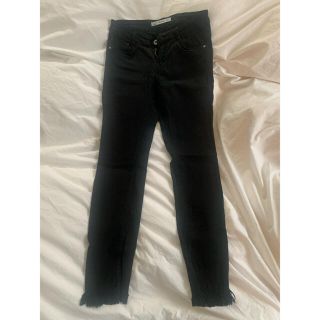 ザラ(ZARA)のZARA スキニーパンツ　黒(スキニーパンツ)