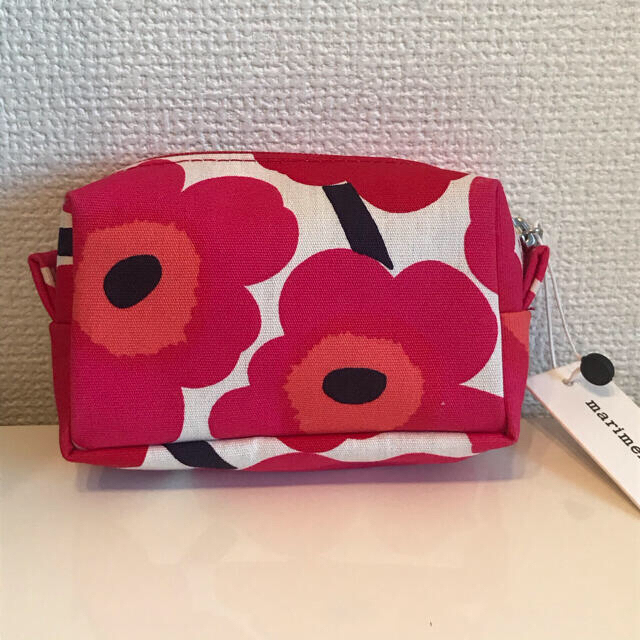 marimekko(マリメッコ)のmarimekko itu mini unikko 2 ポーチ レッド 赤 レディースのファッション小物(ポーチ)の商品写真